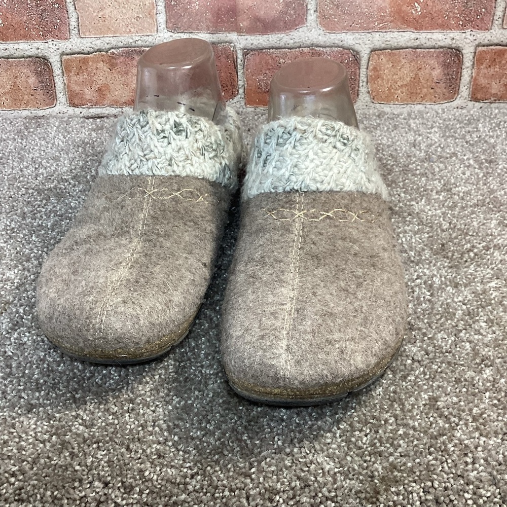 Earth Origins Elana womens faux fur lined slip on clogs size 9 - Picture 2 of 6